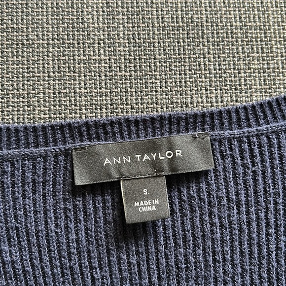 Ann Taylor Navy Blue V-Neck Sweater Size Small - Picture 8 of 10